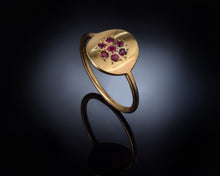 Load image into Gallery viewer, Women gold ring with rubies