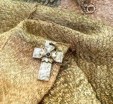 Load image into Gallery viewer, Mens cross necklace