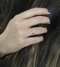 Load image into Gallery viewer, Thin Silver Knot Ring
