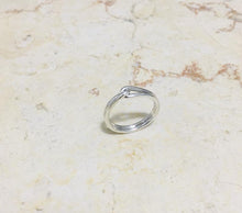 Load image into Gallery viewer, Thin Silver Knot Ring