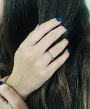 Load image into Gallery viewer, Thin Silver Knot Ring