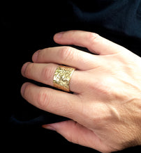 Load image into Gallery viewer, Adjustable Wide Gold Ring