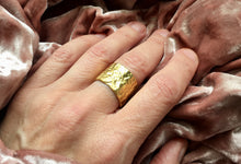 Load image into Gallery viewer, Adjustable Wide Gold Ring