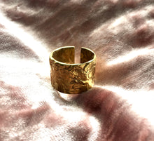 Load image into Gallery viewer, Adjustable Wide Gold Ring