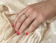 Load image into Gallery viewer, Women's delicate gold wave ring