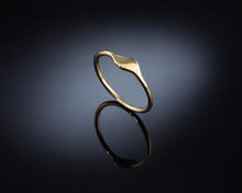 Load image into Gallery viewer, Women's delicate gold wave ring