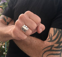 Load image into Gallery viewer, Men's silver Cross ring