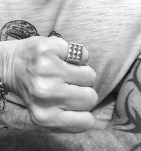 Load image into Gallery viewer, Mens Spikes Signet ring