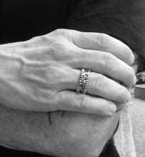 Load image into Gallery viewer, Men oxidized silver band ring