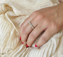 Load image into Gallery viewer, Thin Silver women&#39;s Ring
