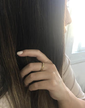 Load image into Gallery viewer, Gold wedding ring for Women&#39;s
