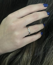 Load image into Gallery viewer, Women&#39;s Minimalist silver ring
