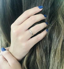 Load image into Gallery viewer, Women&#39;s Minimalist silver ring
