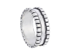 Load image into Gallery viewer, Men&#39;s oxidized silver ring
