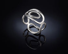 Load image into Gallery viewer, Women&#39;s Open cicles ring
