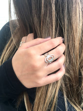 Load image into Gallery viewer, Women&#39;s silver circle ring

