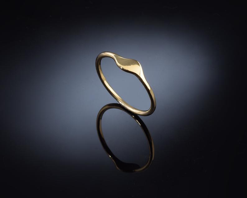 Women's delicate gold wave ring