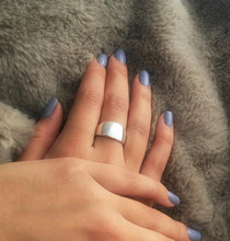 Load image into Gallery viewer, Wedding bands for women
