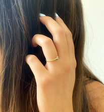 Load image into Gallery viewer, Dainty gold ring
