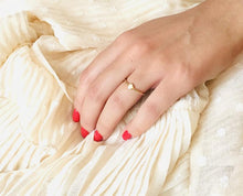 Load image into Gallery viewer, Dainty gold ring
