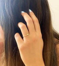 Load image into Gallery viewer, Dainty gold ring
