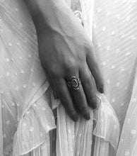 Load image into Gallery viewer, Women&#39;s silver circle ring
