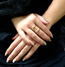 Load image into Gallery viewer, Womens Gold Statement Ring
